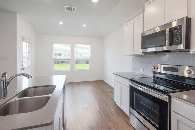 Building Photo - 421 Bluejack Wy