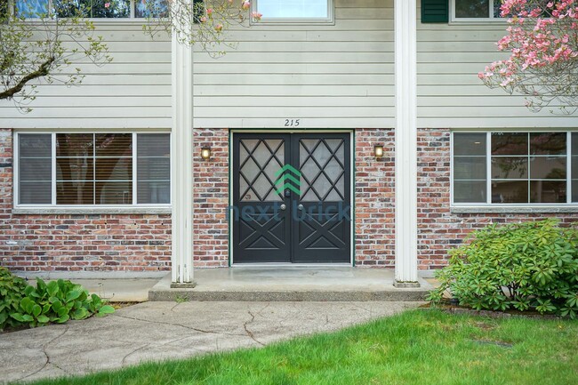 Building Photo - Spacious 5 Bed 2.5 Bath for Rent in Bellevue!