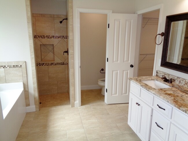 Building Photo - Spacious 4BR Home with Open Split Floor Plan, Granite Kitchen & Fenced Yard