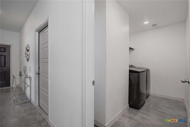 Building Photo - 765 Freedom Cir