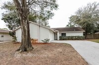 Building Photo - 15862 Country Lake Dr