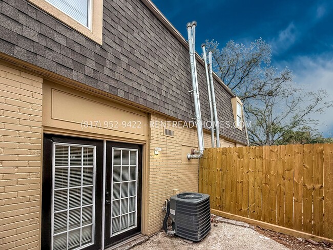 Building Photo - 903 S Ripple Creek Dr