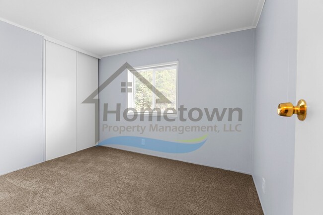 Building Photo - 3 Bedroom 2 Bathroom Home with Off-Street ...