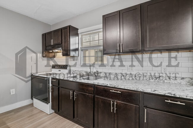 Building Photo - 3321 E Victor St