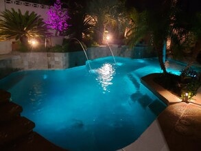 Building Photo - Luxurious 5-Bed, 4-Bath Fully Furnished Home in Henderson-