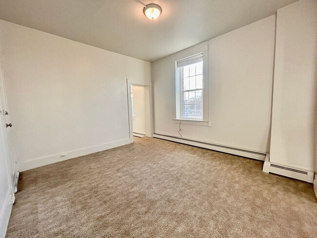 Building Photo - 202 E Main St