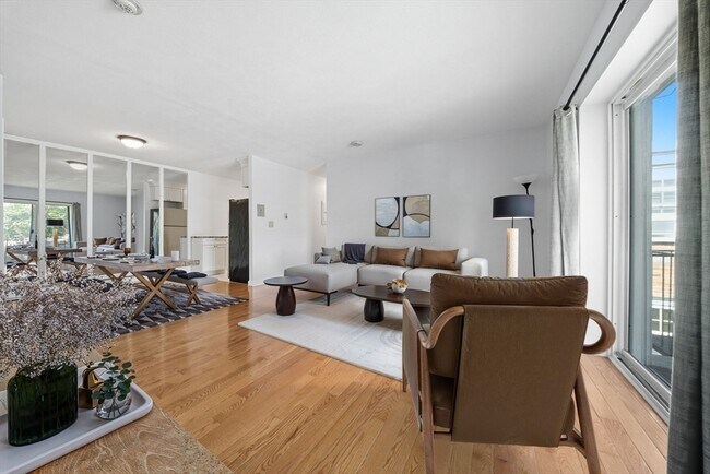 Building Photo - 808 Willard St