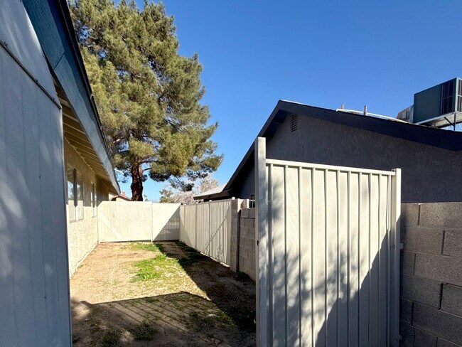 Building Photo - NO HOA! 4-Bedroom Single-Story Home in Henderson – Pets Welcome!