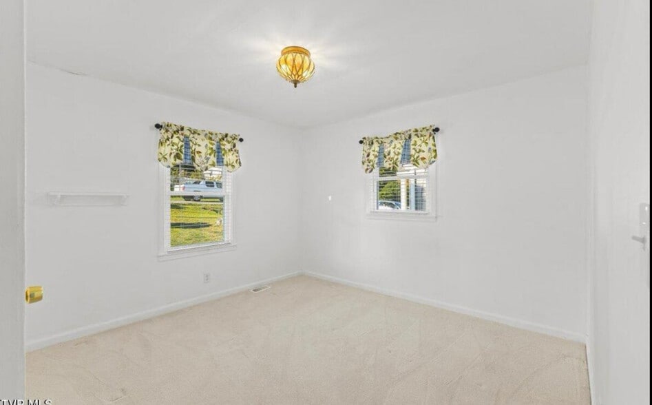 Building Photo - 707 Lincoln Ave