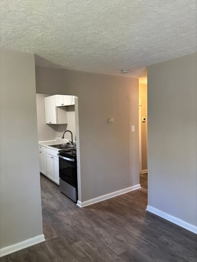 Building Photo - Comfortable Living in a Cozy 2-Bedroom Dup...
