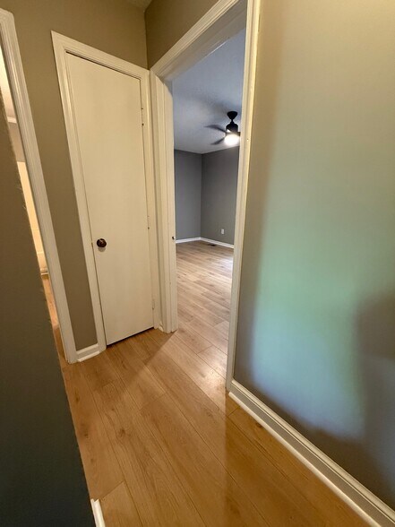 Building Photo - 1405 Harth Dr