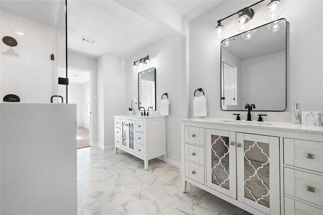 Building Photo - 22823 Tara Way Dr