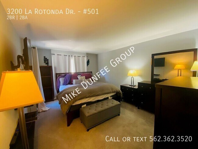 Building Photo - 3200 La Rotonda Dr