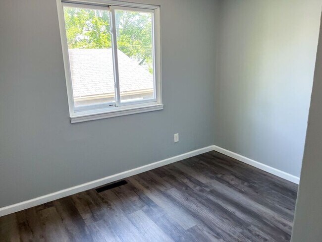 Building Photo - 1510 Omar Dr