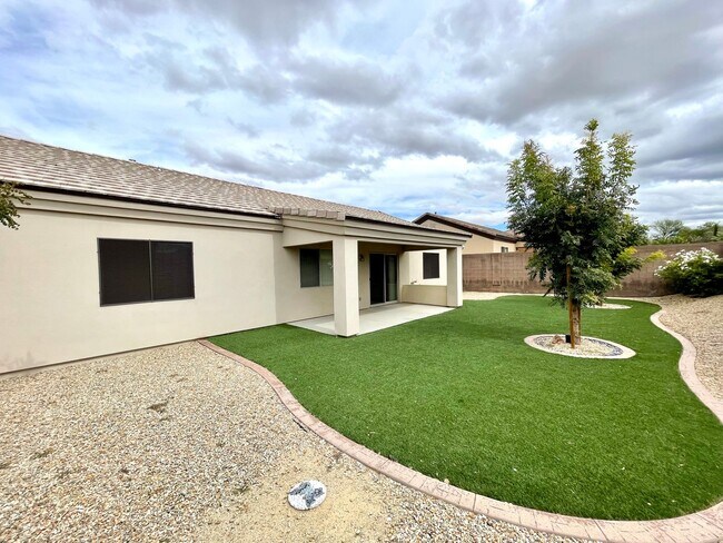 Building Photo - Beautiful 3 Bedroom Home in Hualapai Shadows! *HOME IS CURRENTLY OCCUPIED, PLEASE DO NOT DISTURB ...
