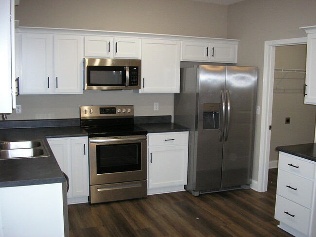 Building Photo - 782 River Birch