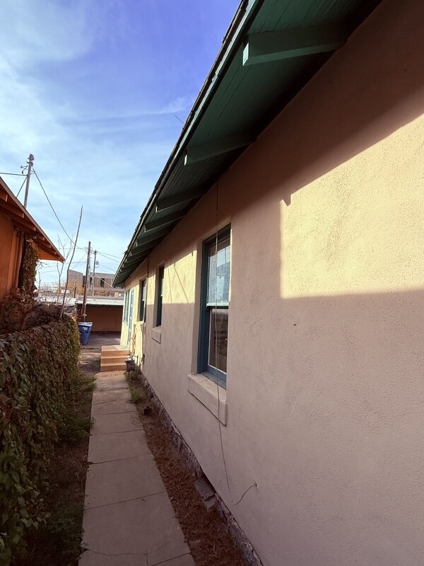 Building Photo - 340 S Scott Ave