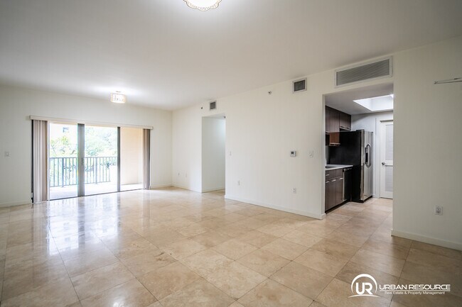 Building Photo - 300 Majorca Ave