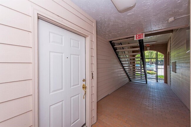 Building Photo - 8051 Bay Branch Dr