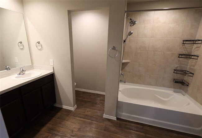 Building Photo - 2315 Otter Falls Dr