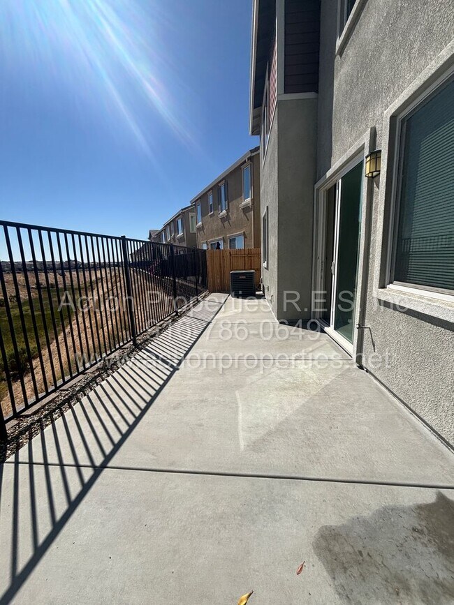 Building Photo - 1611 Lion St