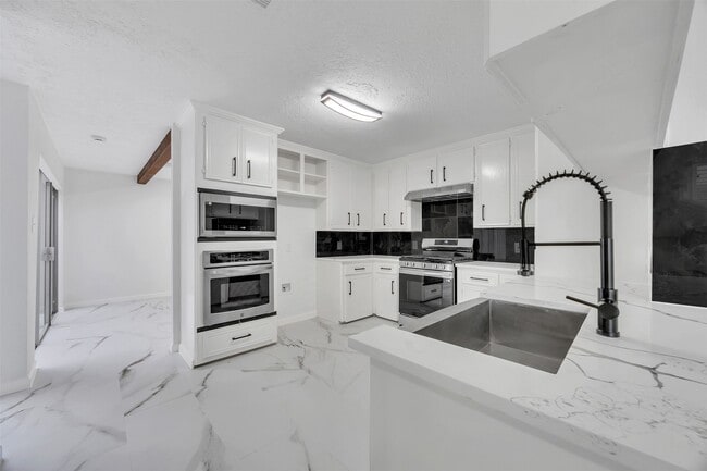 Building Photo - 14223 Stokesmount Dr