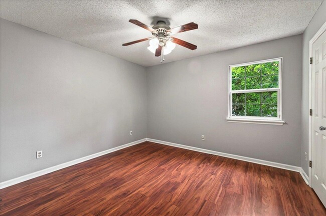 Building Photo - 3001 Oak Park Ct