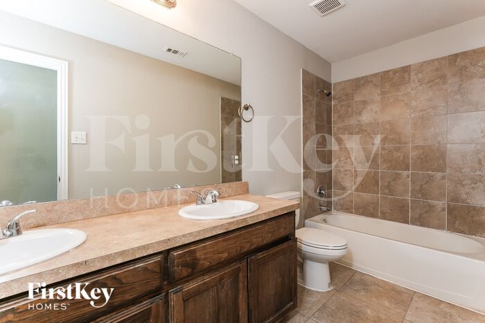 Building Photo - 15635 Gatsby Ln