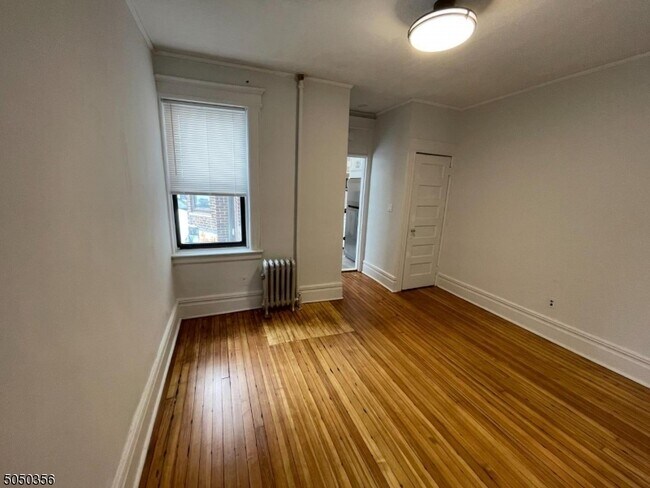 Building Photo - 570 Bloomfield Ave