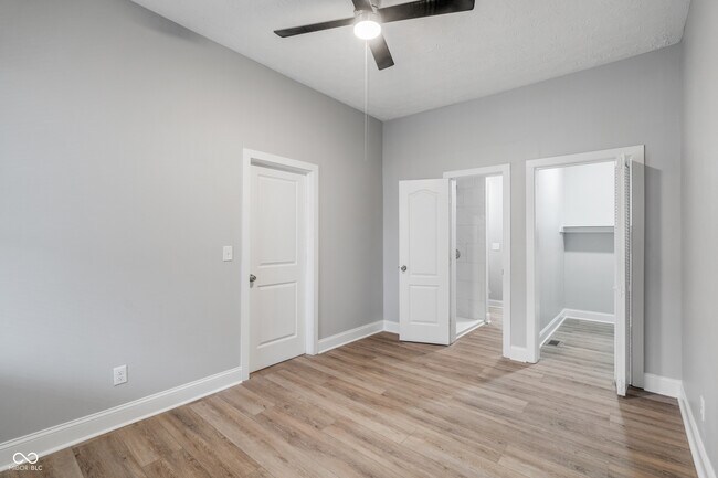 Building Photo - 2224 N Kenwood Ave