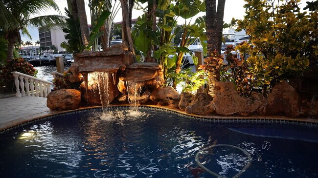 Building Photo - 600 Circle Dr