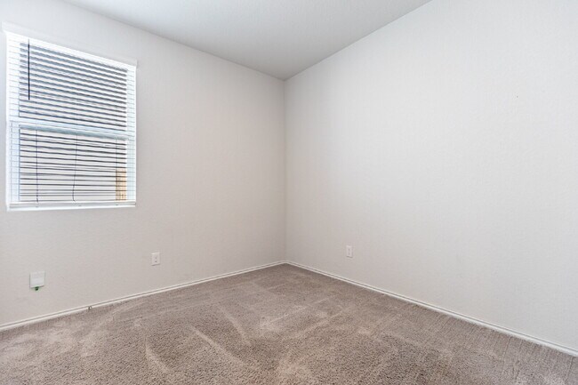 Building Photo - 5823 Hematite Rim