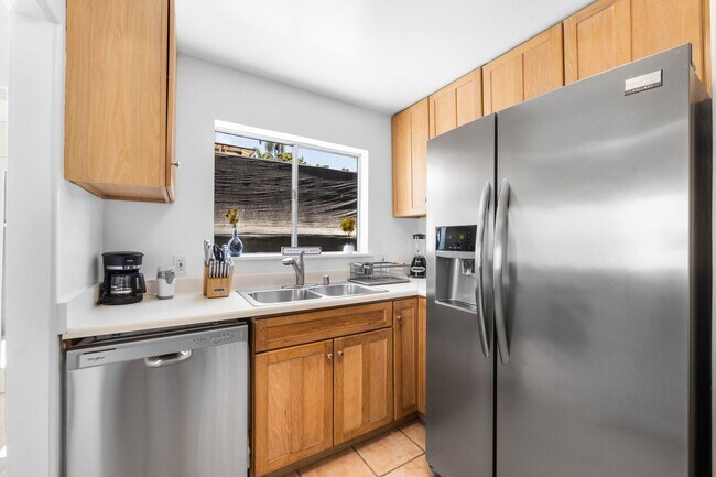 Building Photo - Charming 2 Bed 1 bath "fully furnished monthly rental" in La Jolla Village.