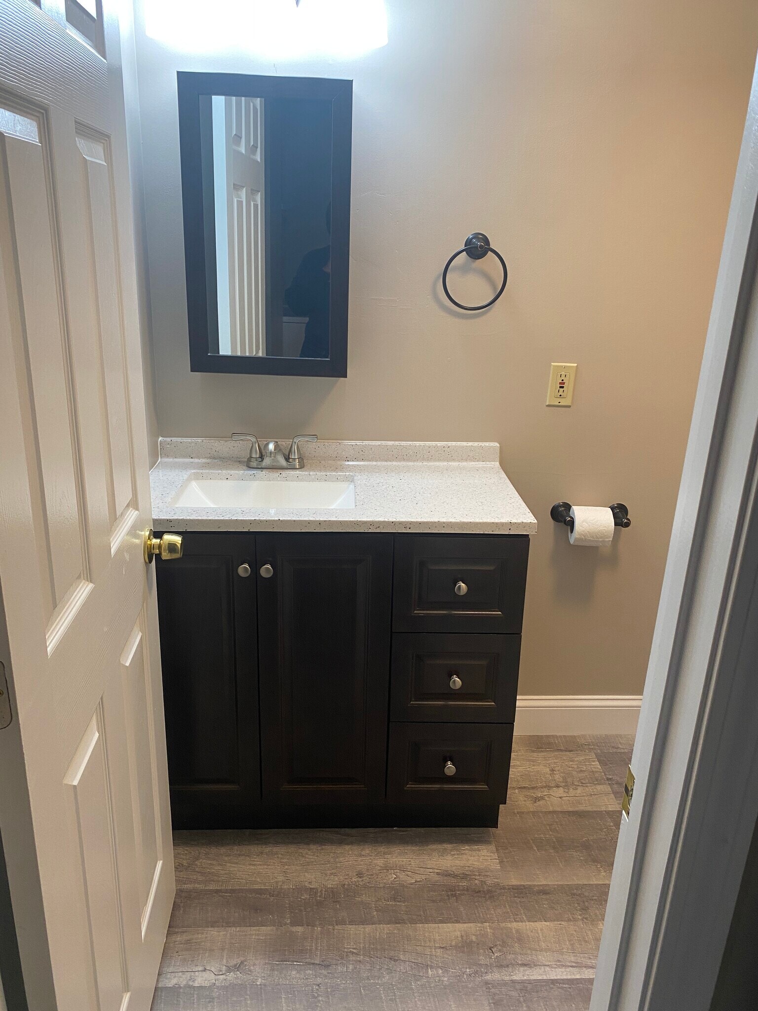 Main bathroom - 31 Blossom St