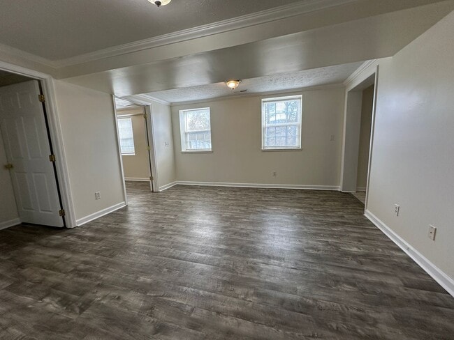 Building Photo - Freshly Updated 4 Bedroom Lower-Level Unit in Oak Ridge – Spacious & Move-In Ready