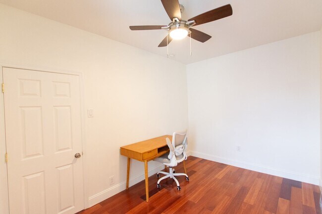 Building Photo - Excellent South Philadelphia Row Home