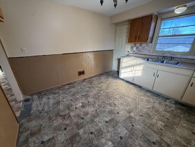 Building Photo - 5140 N 84th St