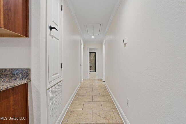 Building Photo - Beautifully Remodeled Home in Historic Gul...