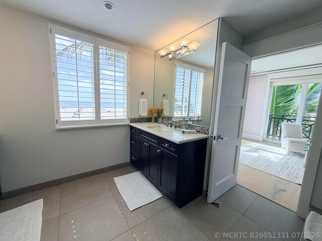 Building Photo - 1598 S Ocean Ln