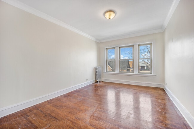 Building Photo - 2749 N Kilbourn Ave