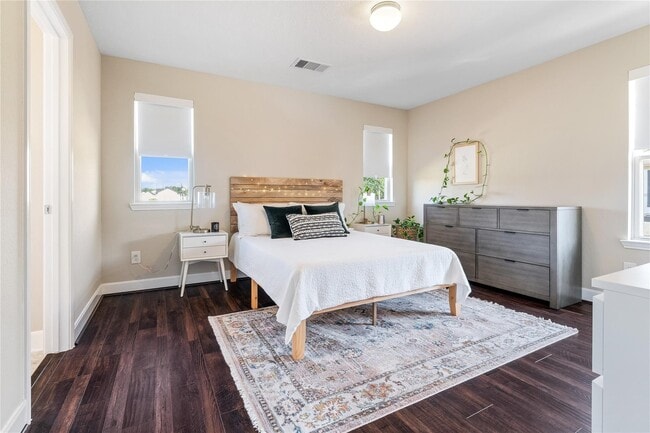 Building Photo - 1853 Commons Hill Ln