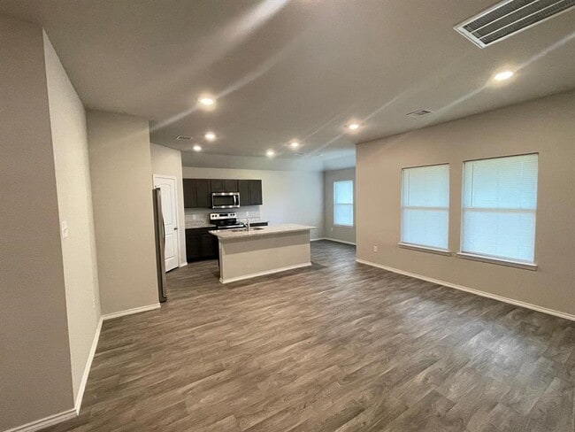 Building Photo - 211 Pecos Dr