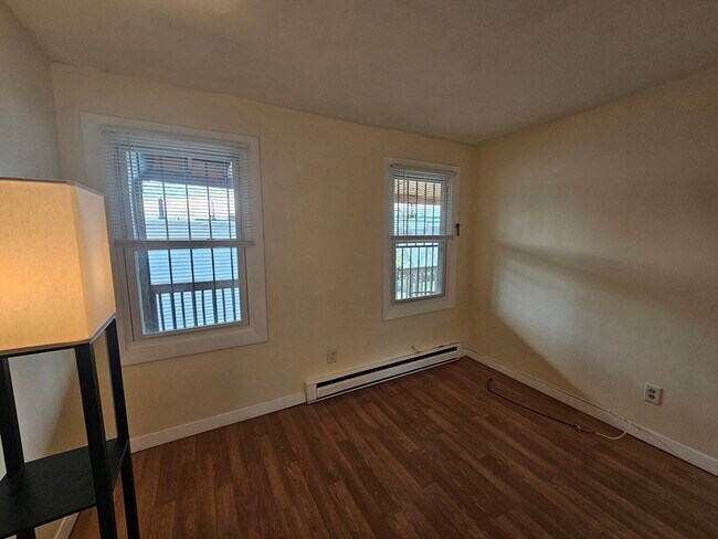 Building Photo - 464 Meridian St