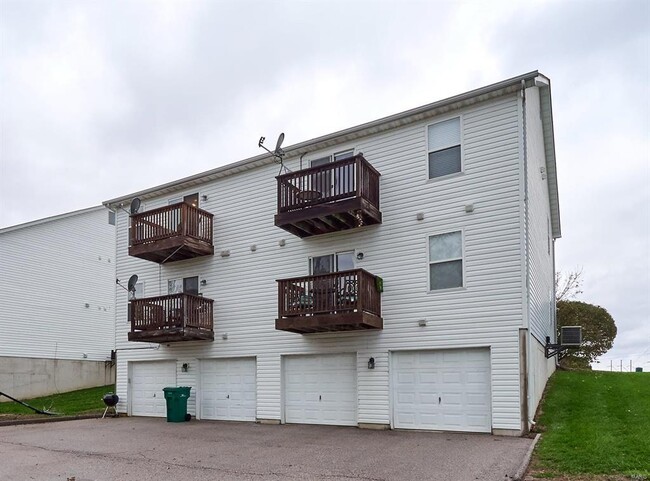 Building Photo - 20 Homefield Gardens Dr