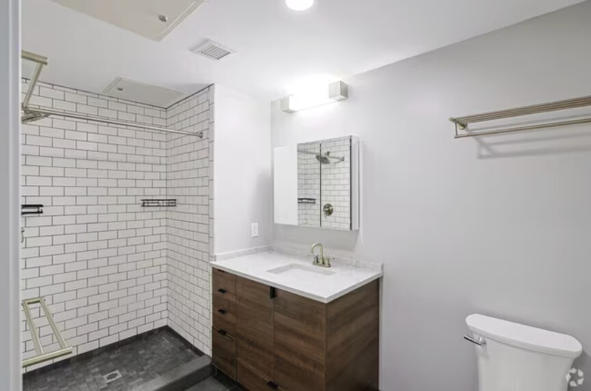 Building Photo - 109 Heath St