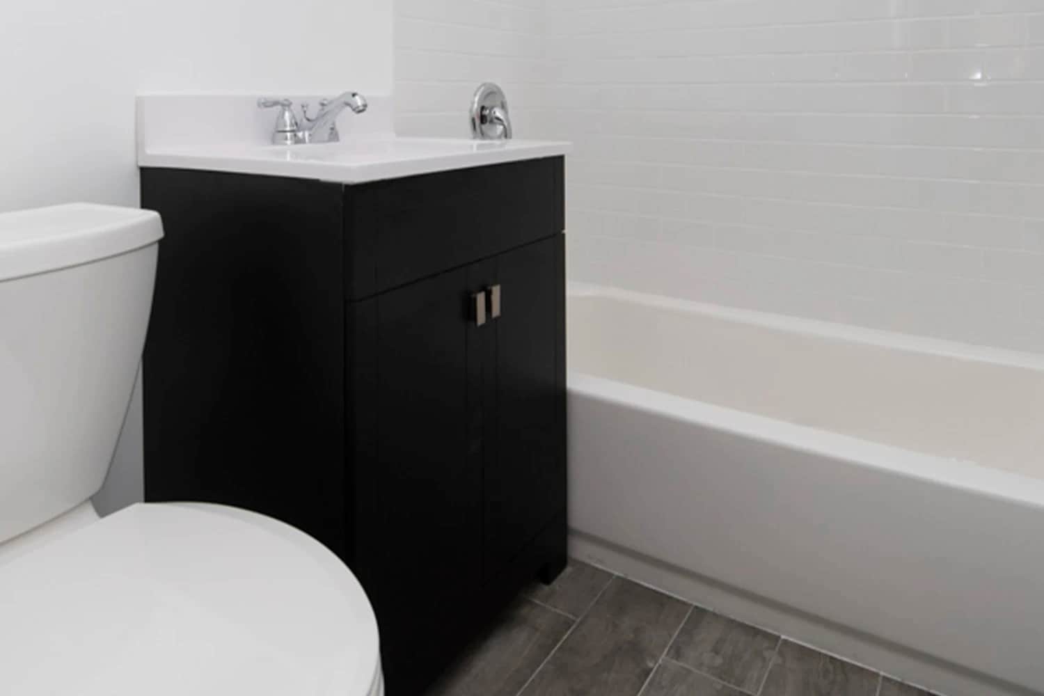 Building Photo - 648 W Roscoe St