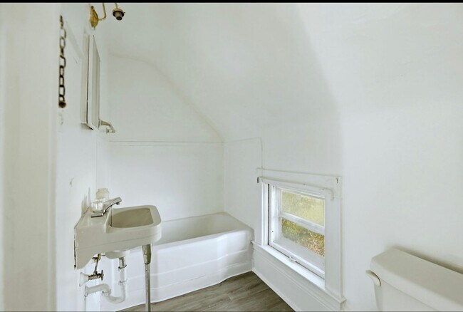 Building Photo - 2323 S Washington Ave