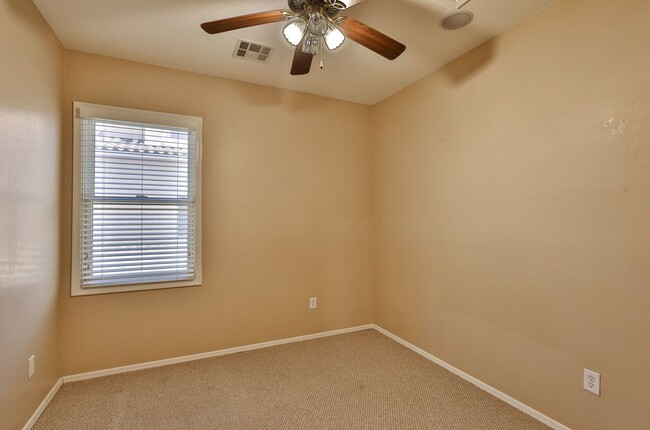 Building Photo - Beautiful Gilbert 3 bed/3 bath Home in The...