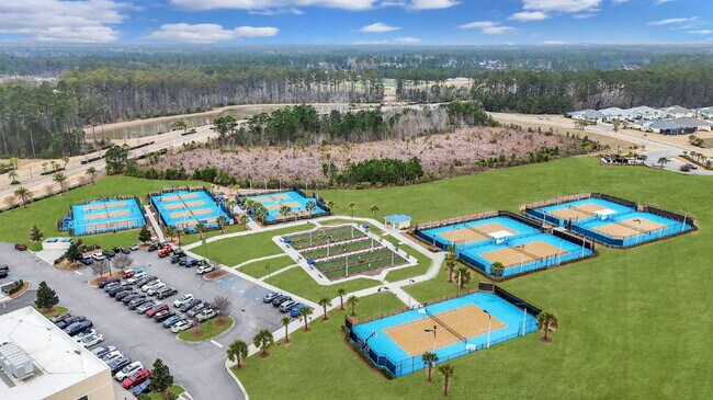 Building Photo - "Charming 2-Bedroom Retreat with 2 Baths and Den - 1558 Sq. Ft. of Comfort in Latitude Margaritav...