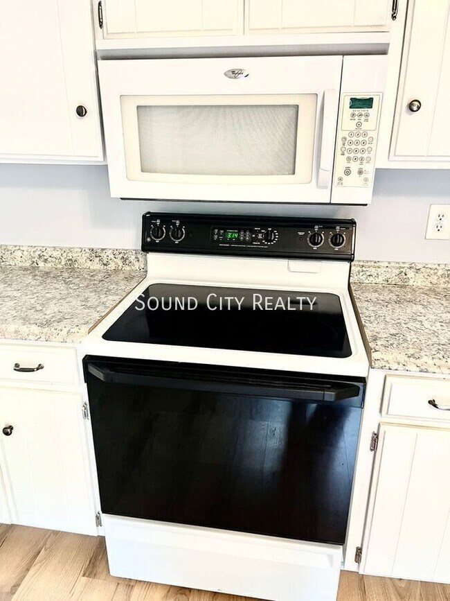 Building Photo - 238 Timberway Dr